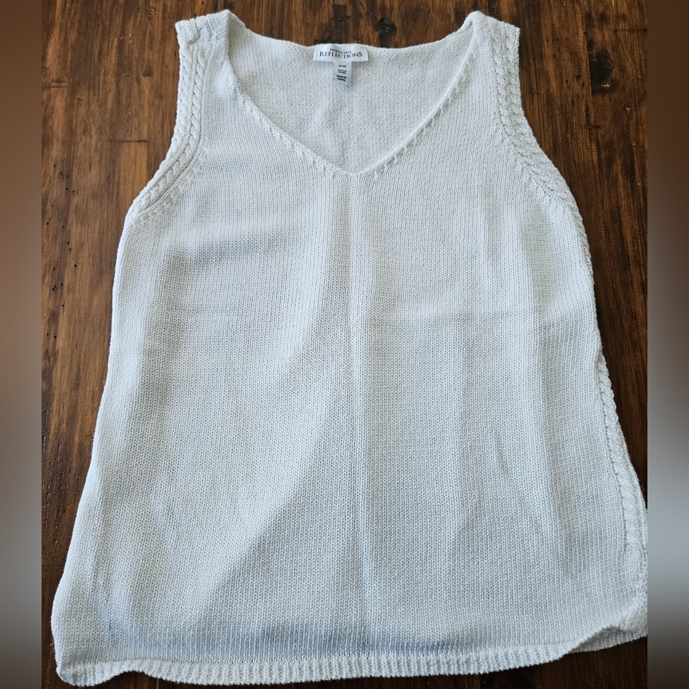 Northern Reflections Knit White Sleeveless Top size medium